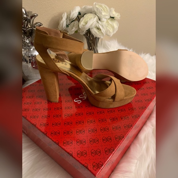 📍SOLD📍NEW Guess size 8 1/2 strap heels - Picture 3 of 4